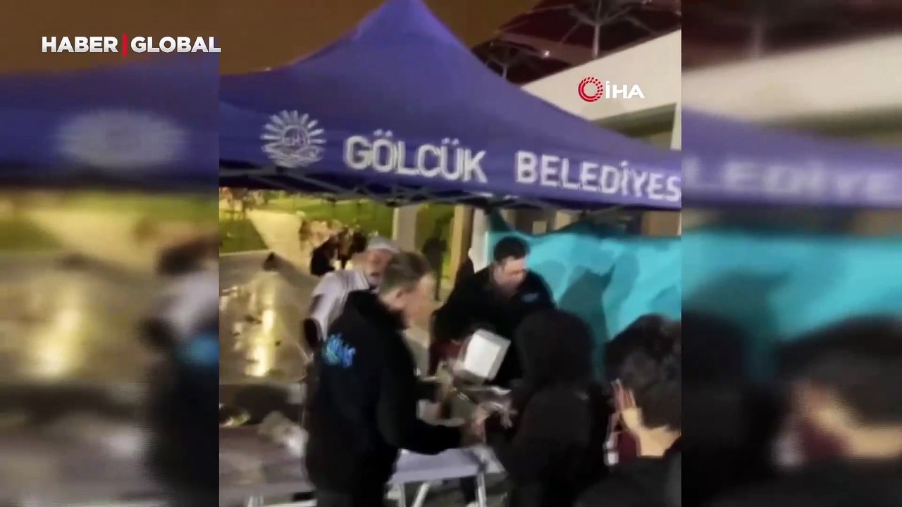 Gölcük'ten İstanbul'a yardım eli, gece boyu yardım ettiler
