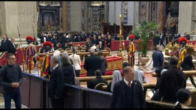L'addio a Francesco, San Pietro chiusa solo due ore prima dell'alba