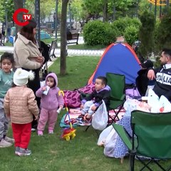 İstanbul'da bazı yurttaşlar parklarda sabahladı