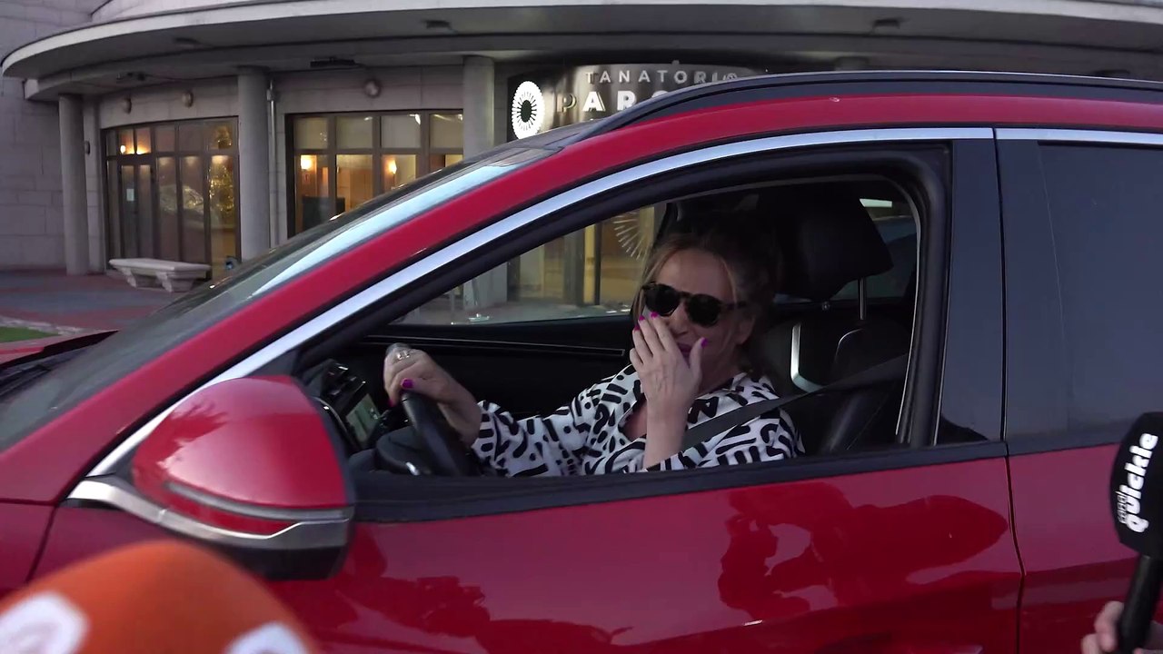 Lydia Lozano, abrumada, se derrumba tras el último adiós a su madre y agradece mensajes como el que le ha enviado Terelu Campos