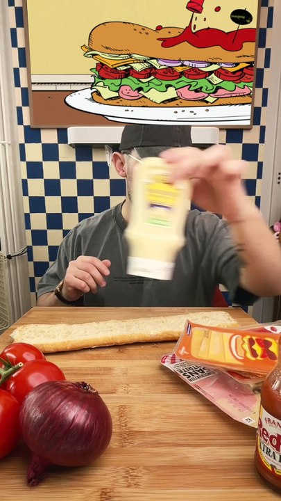 Voici l’ENOOOOORME Sandwich de Lynn dans La série Bienvenue Chez Les Loud #sandwich #theloudhouse #lesloud #canalplus #dessinanime #defi #foodchallenge