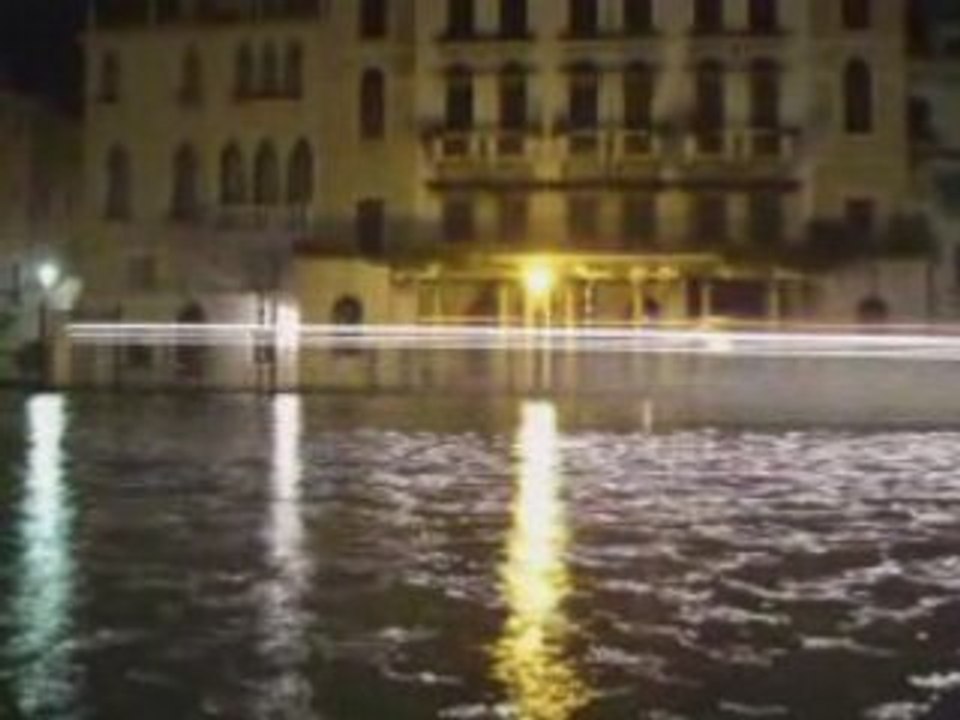 puissance des gaz, volets, train d'atterrissage, phares,...