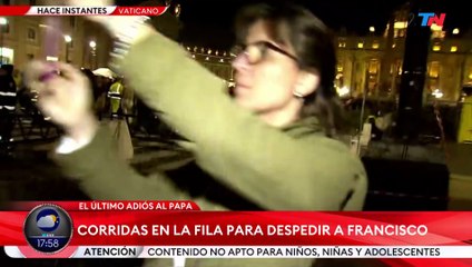 VIDEO: ¡Se saltaron las vallas! Se registraron disturbios en la Basílica de San Pedro