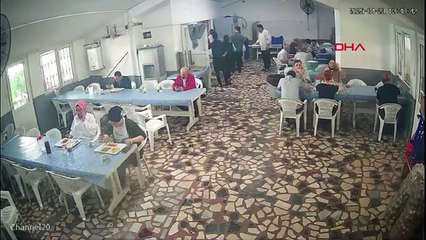 İşçiler depreme yemekhanede yakalandı! Biri baygınlık geçirdi, diğeri yemeğine devam etti