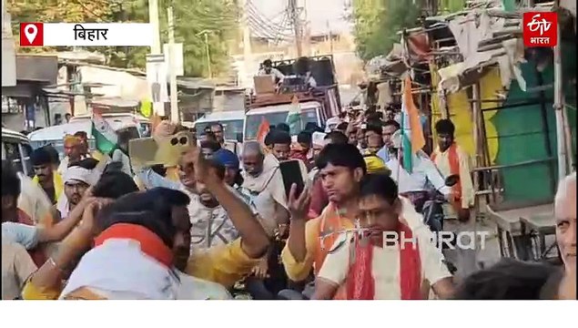 'दिलीप पासवान अमर रहे', तिरंगे में लिपटकर आया बिहार का लाल, पत्नी शव से लिपटकर बेसुध होकर रोई