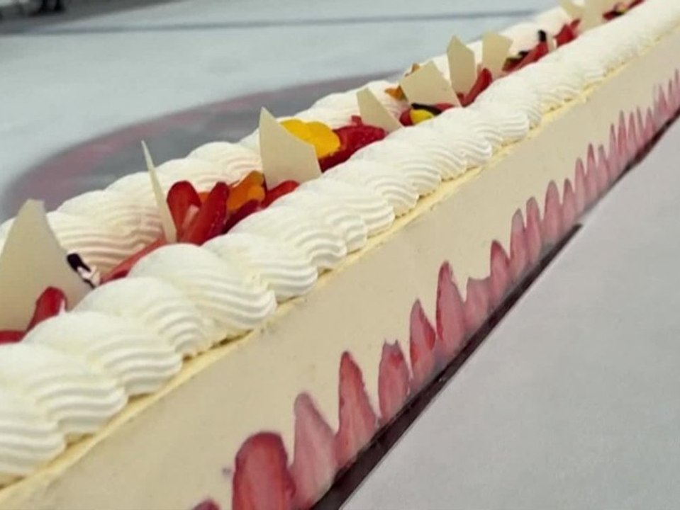 Über 120 Meter: Das ist die längste Erdbeertorte der Welt