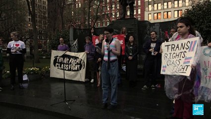 Jóvenes trans protestan semanalmente contra políticas de Trump