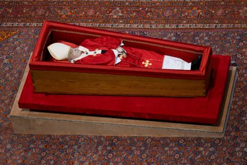 De comerse "un choripán" un Viernes Santo a que los Simpson predijeran su muerte: estas son las fake news más virales sobre el papa Francisco