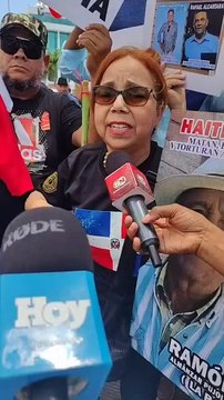 Marcha hacia el Palacio Manifestantes rechazan indocumentados haitianos