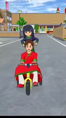 Gadis kecil itu terjatuh dari sepeda 😓