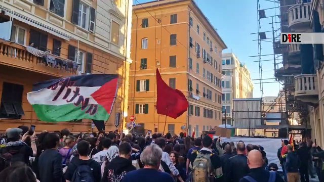 Genova - 25 APRILE. CORTEO GENOVA ANTIFASCISTA, 'ALARI' POLIZIA DAVANTI A CASAPOUND (24.04.25)