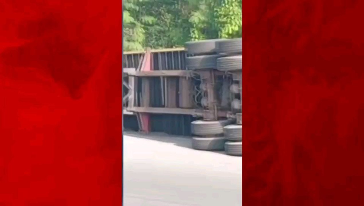 carreta tomba e mata 3 pessoas