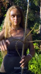 Light Up Your Survival Path With This AMAZING Wooden Torch!🔥 #hack