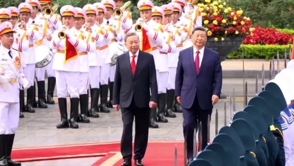 Crise na China Fábricas fecham e o povo vai às ruas CONTRA o governo