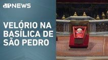 Mais de 90 mil fiéis se despediram do papa Francisco nesta quinta (24)