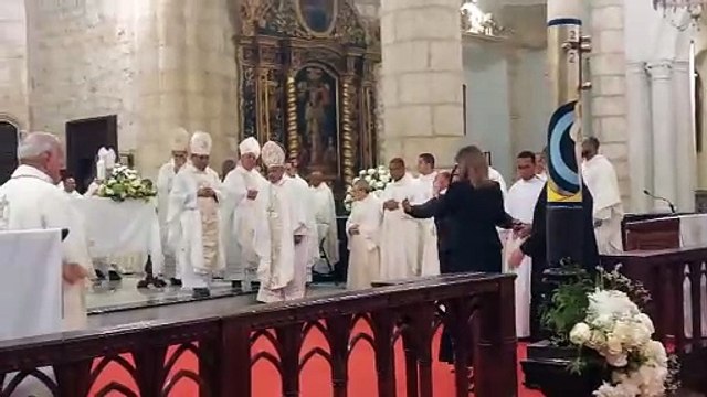 Fieles se congregan en la Catedral Primada de América para despedir al papa Francisco