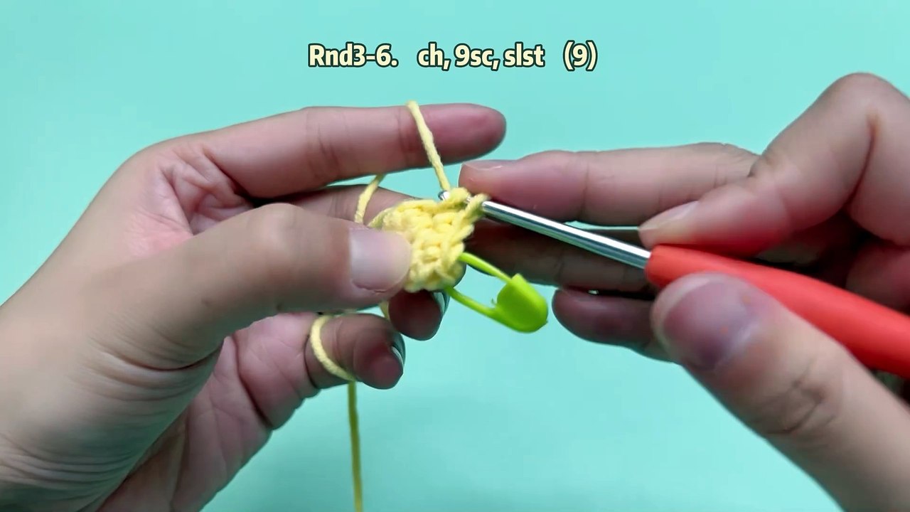 Crochet Chick Tutorial: 4. How to crochet the chicks hands?