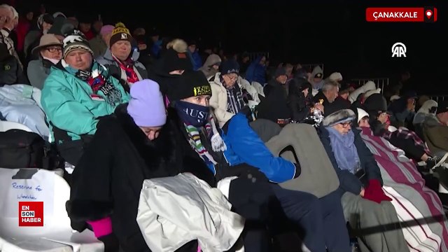 Avustralya ve Yeni Zelandalılar Şafak Ayini için Anzak Koyu'na geldi