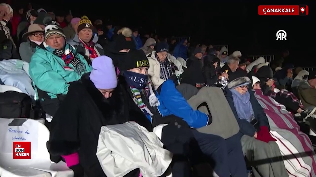 Avustralya ve Yeni Zelandalılar Şafak Ayini için Anzak Koyu'na geldi