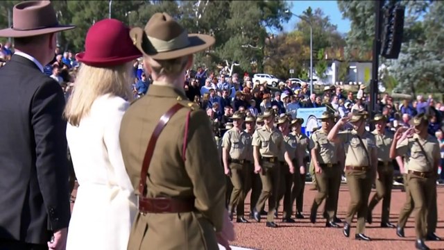 Prime Minister attends dawn and national services at the War Memorial