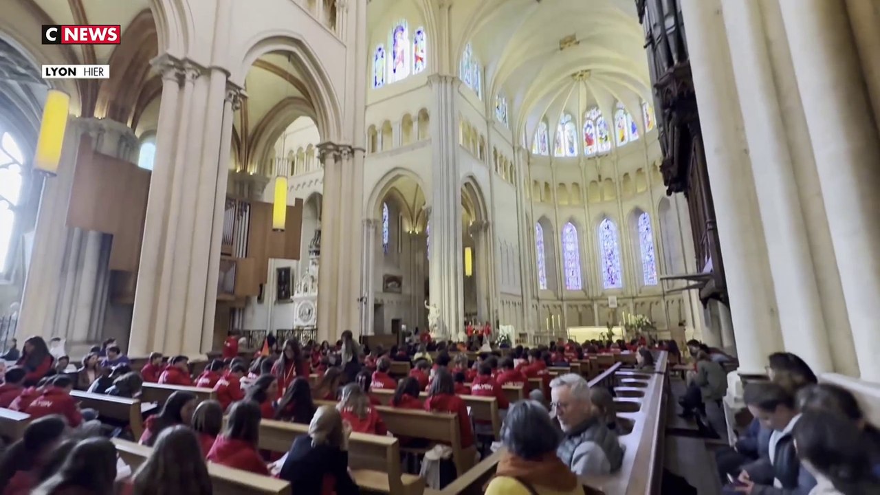 Mort du pape François : les jeunes pèlerins du diocèse de Lyon en route vers Rome