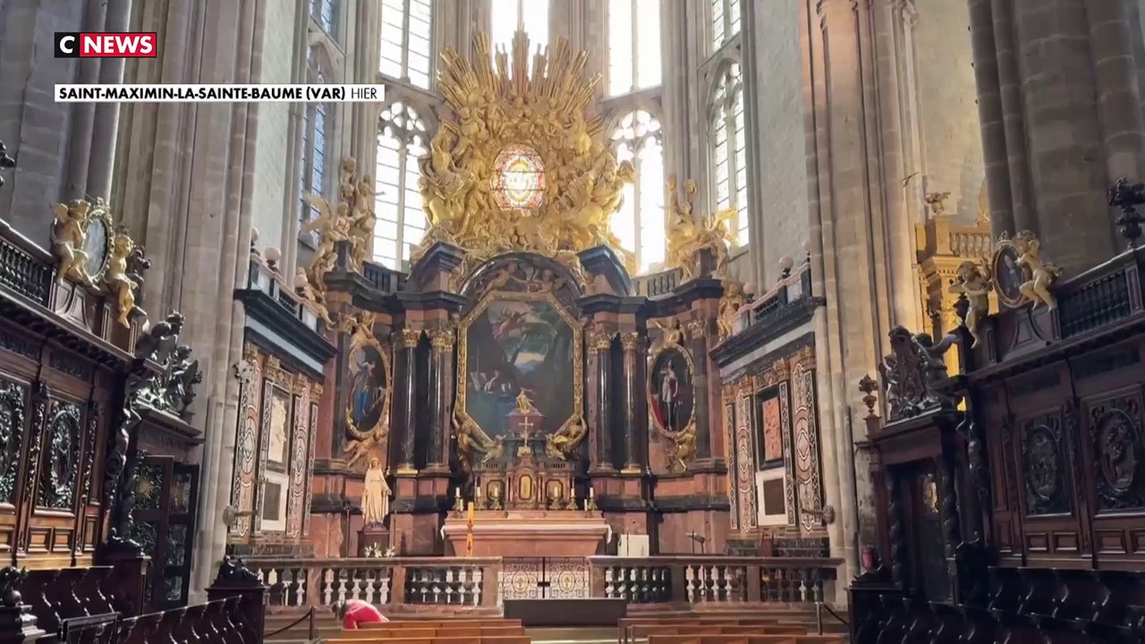 Mort du pape François : les fidèles se recueillent dans le Var