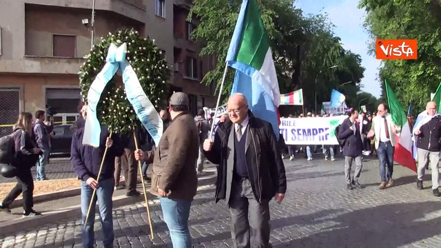 Festa della Liberazione, la Comunità ebraica depone una corona di fiori a Porta San Paolo