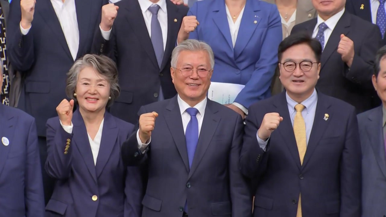 문재인 "계엄은 퇴행 결정판...민주당 정부, 보수정권 퇴행 바로잡는 게 운명" / YTN