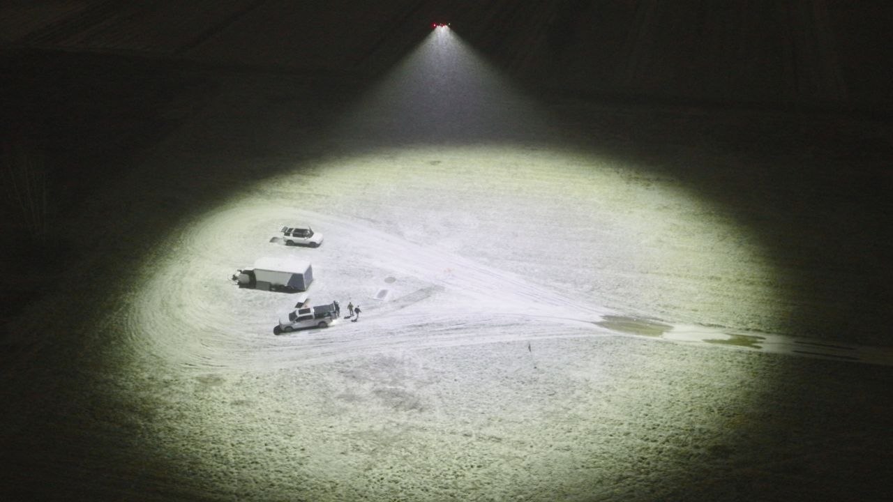 UFO-ähnliche Drohne, die ein ganzes Viertel beleuchten kann, gestartet