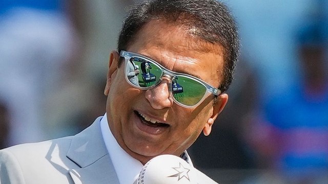 Sunil Gavaskar ने Robot Dog के साथ की मस्ती