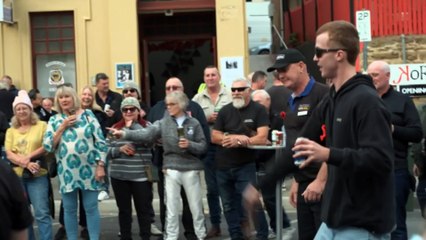 Lines stretch out of Adelaide pubs as people gather to play two-up