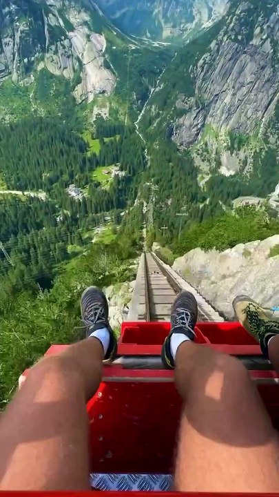 On a trouvé un parcours de luge d’été à Gelmerbahn, Suisse 🇨🇭