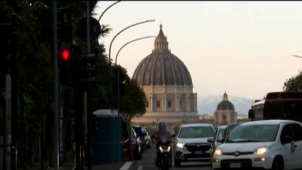Une fresque murale à Rome interroge les invités aux funérailles du Pape François