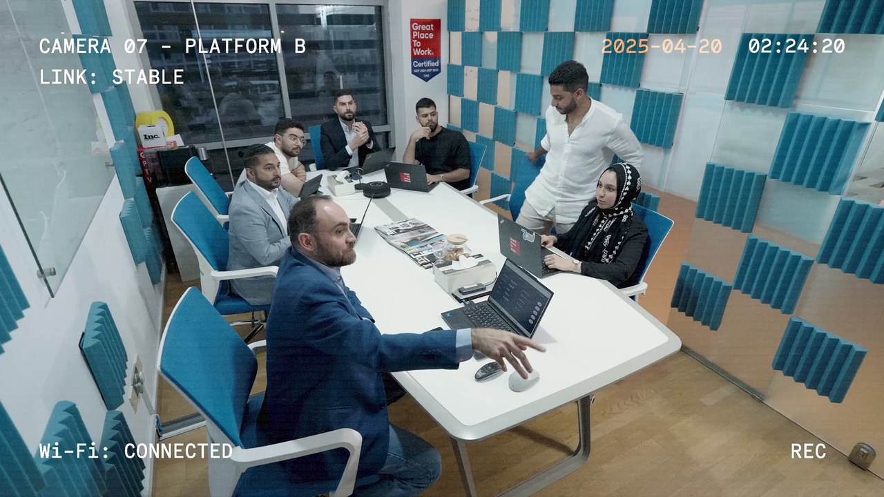 Huawei Mate XT Ultimate تصميم فاخر بثلاث شاشات...