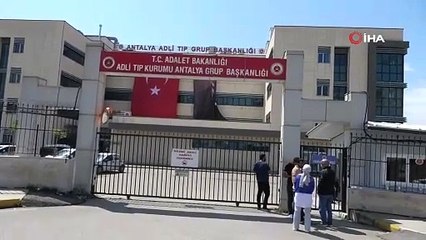Antalya’da 17 yaşındaki kızı öldürüp intihar eden adamın cenazesi alındı