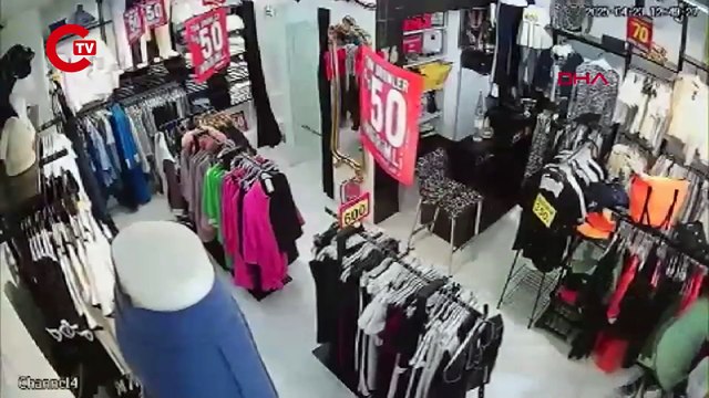 İstanbul'da 6.2'lik deprem... Avcılar'daki korku dolu anlar ortaya çıktı! Oyun parkı, berber salonu, mağaza, kafeterya...