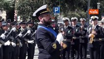 Mattarella a Genova per il 25 Aprile, Bucci: Benvenuto, siamo molto contenti. Poi gli onori militari