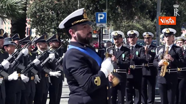 Mattarella a Genova per il 25 Aprile, Bucci: Benvenuto, siamo molto contenti. Poi gli onori militari