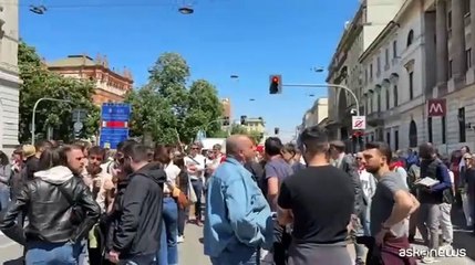 25 aprile, a Milano pronto al via il corteo, i Propal in testa