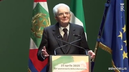 25 aprile, lunga standing ovation a Mattarella al teatro a Genova