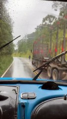 Caminhoneiro evita acidente grave ao realizar manobra de emergência na PR-340