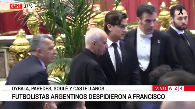 ⚫ CUATRO FUTBOLISTAS ARGENTINOS DESPIDIERON AL PAPA FRANCISCO EN EL VATICANO