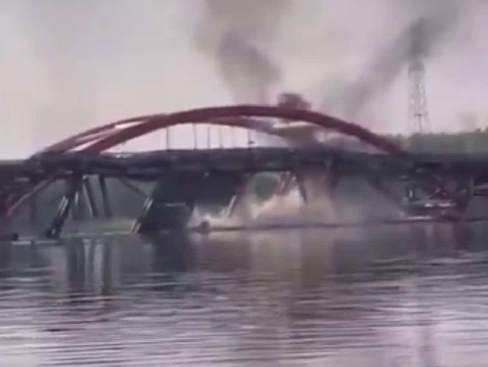 Wegen Kabelbrand: Brücke in China eingestürzt