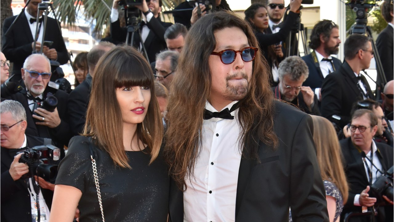 GALA VIDEO - Lulu Gainsbourg, le dernier fils de Serge Gainsbourg, en couple depuis 11 ans : que sait-on de sa chérie Aurélie ?