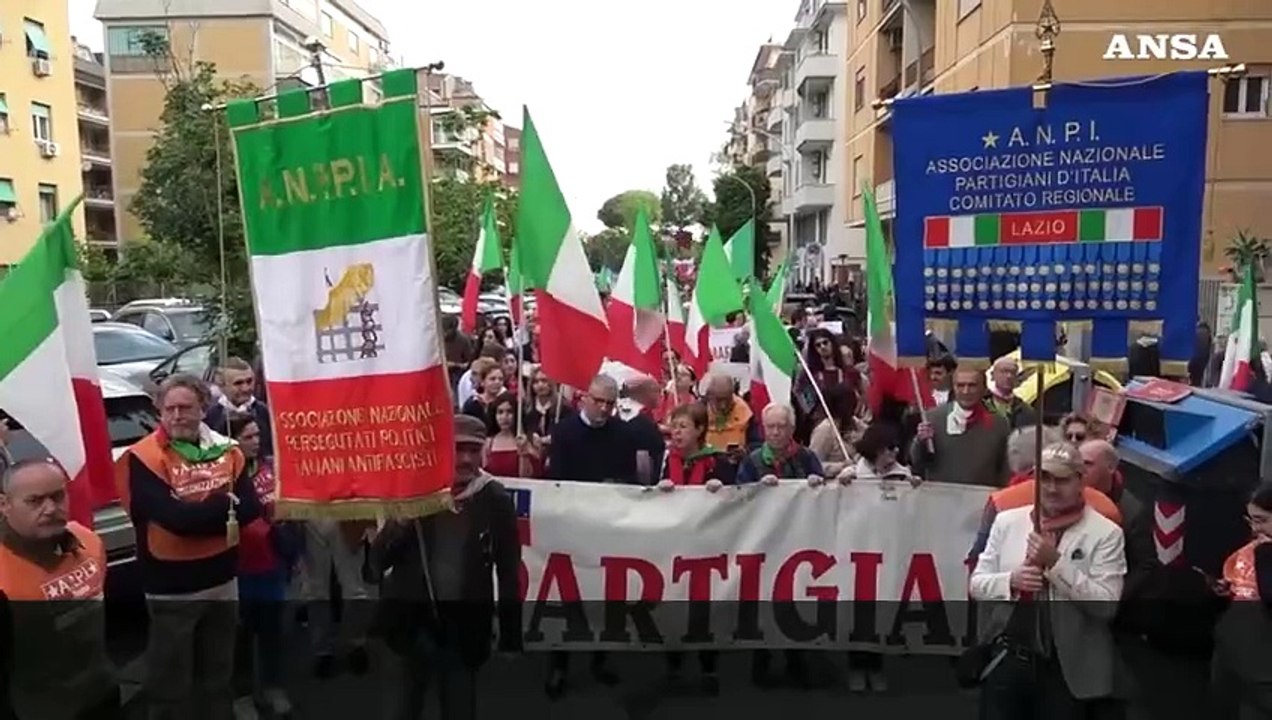 25 aprile, in migliaia al corteo Anpi a Roma: "Noi sempre sobri"