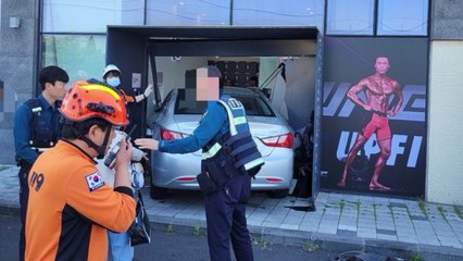 '헬스장 돌진'...제주에서 교통사고 잇따라 5명 다쳐 / YTN