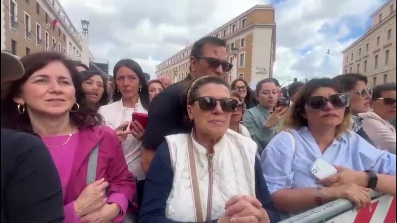 Roma, in piazza San Pietro varchi chiusi in anticipo: «L'Alert diceva alle 17»