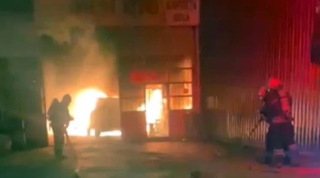 Kaporta boya atölyesinde yangın çıktı, 6 araç kullanılamaz hale geldi