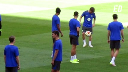 Ter Stegen entrena con el Barcelona y Lamine aparece con gorro