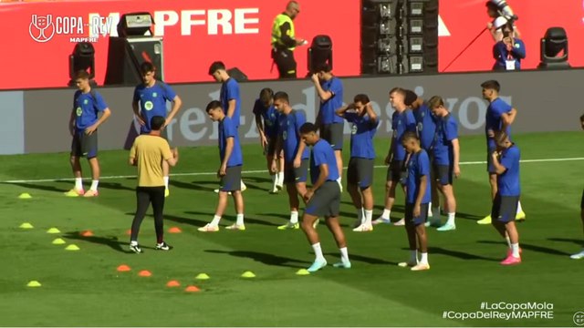 Entrenamiento completo del Barcelona previo a la final de la Copa del Rey ante el Real Madrid